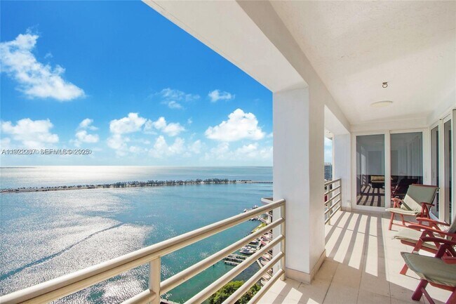 Building Photo - 1541 Brickell Ave