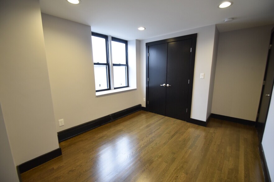 Building Photo - 444 Western Ave