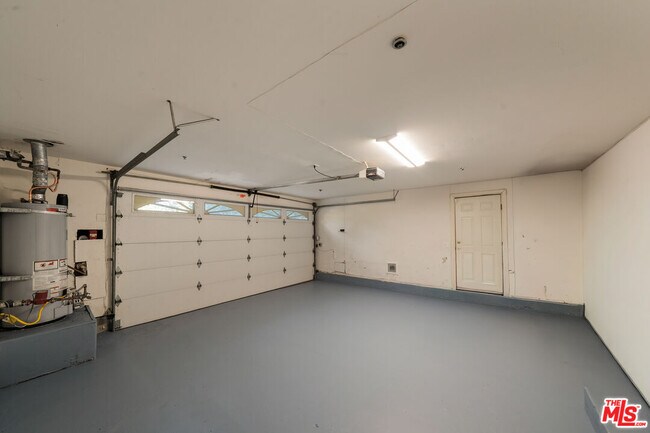Building Photo - 1109 Pine Dr