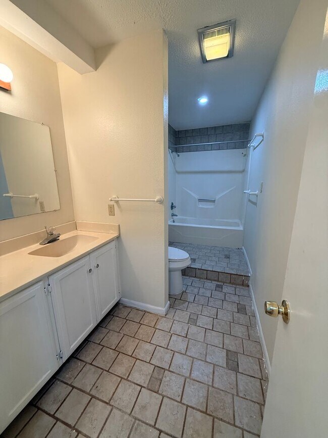 Building Photo - Charming Family Home in Blanchard, La!