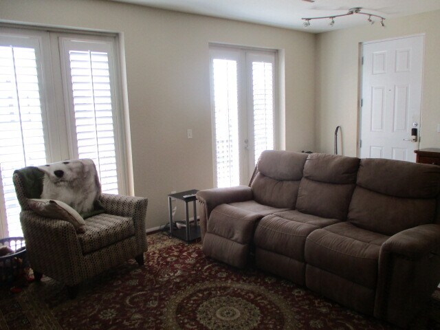 Building Photo - 2002 E 5th Ave