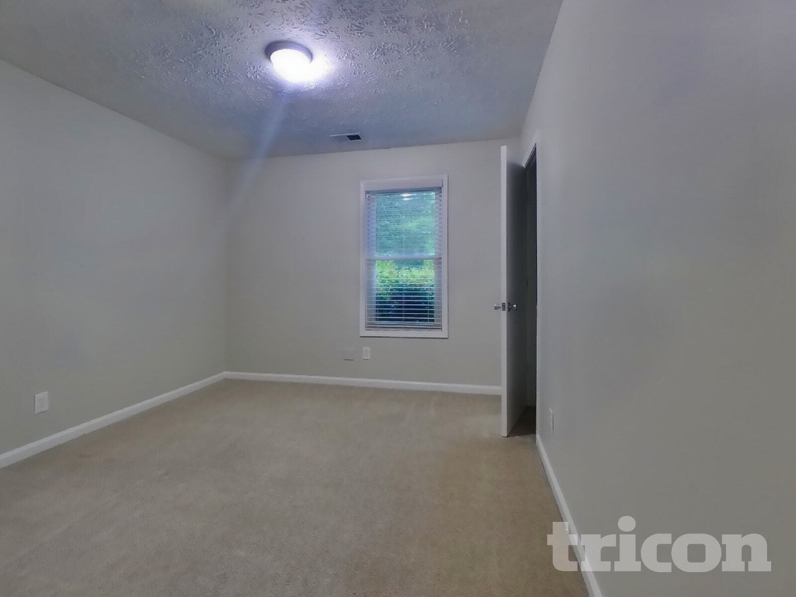 Building Photo - 811 Riverstone Ln