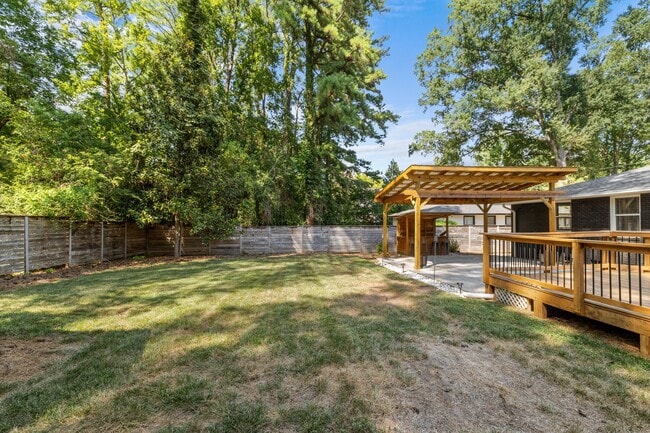 Building Photo - 2115 Bellaire Ave