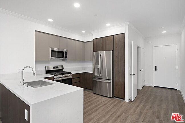 Building Photo - 6144 Whitsett Ave