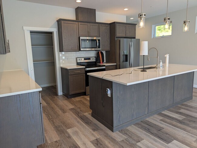 Building Photo - 1306 Digby Pl