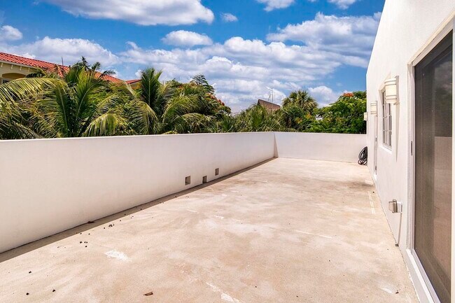 Building Photo - 211 Ocean Breeze