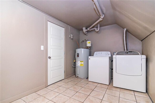 Building Photo - 328 S Duncan Ave