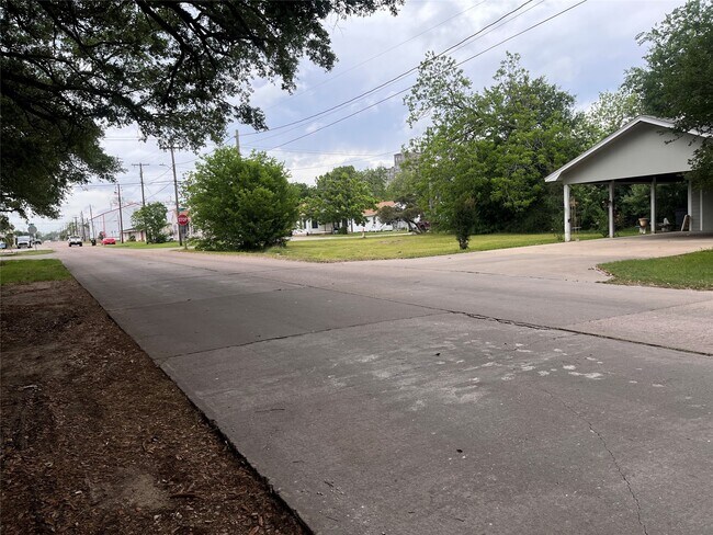 Building Photo - 2308 8th St