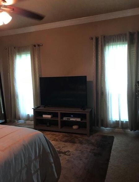 Building Photo - 652 Fairfield Loop