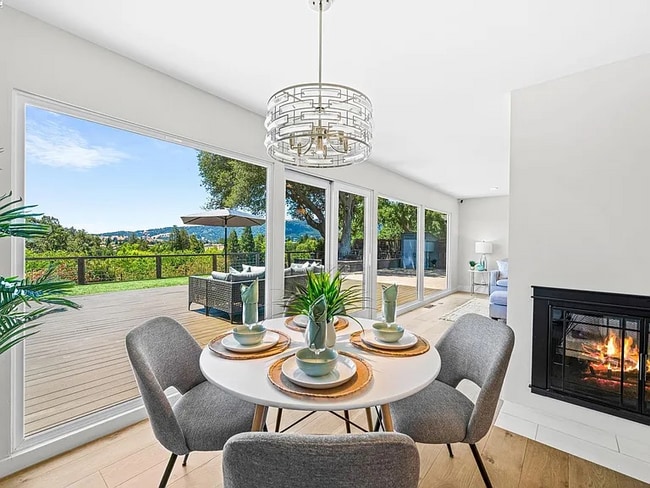 Building Photo - 627 E Angela St