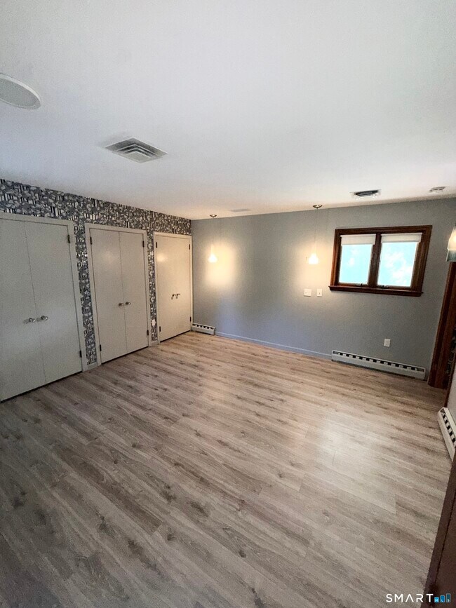 Building Photo - 307 N Rd