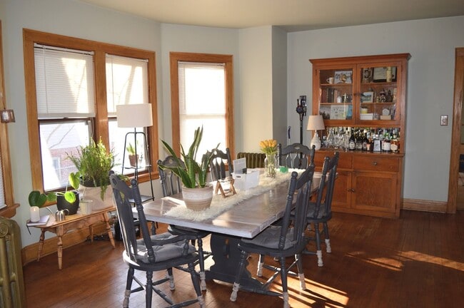 Primary Photo - 434 E Berteau Ave