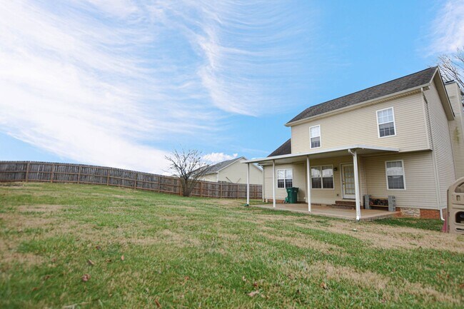 Building Photo - Pet Friendly Three Bedroom with Bonus!