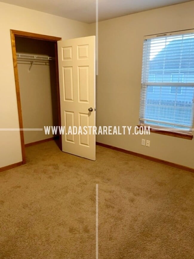Building Photo - Very Nice Ranch Home in Gardner-Available in MAY!!