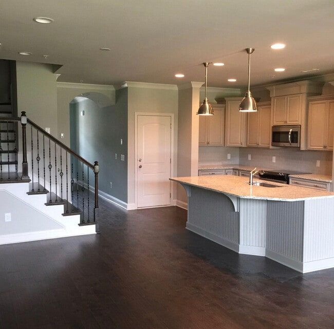 Building Photo - 1444 Channing Dr