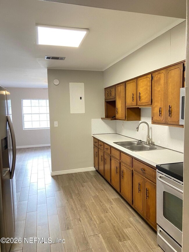 Building Photo - 8929 MacArthur Ct S