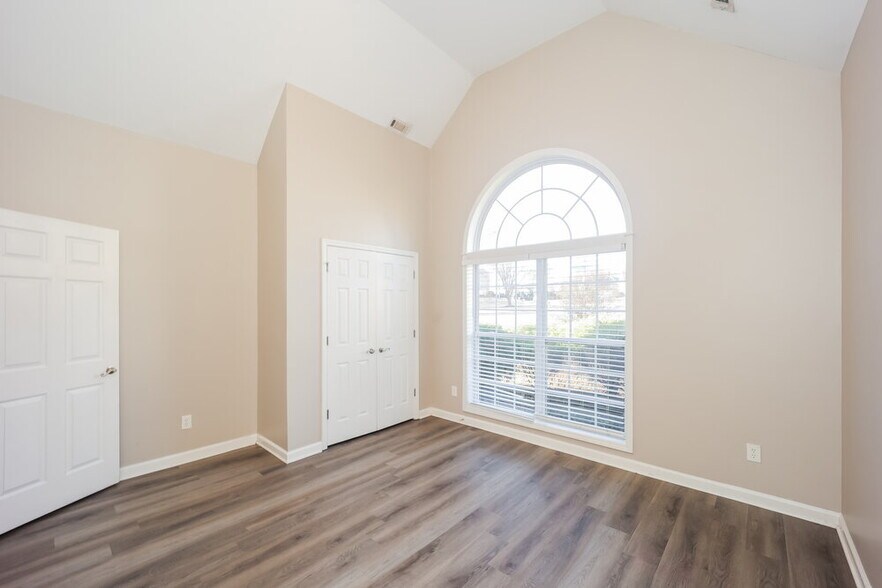 Building Photo - 501 Summer Brooke Ln