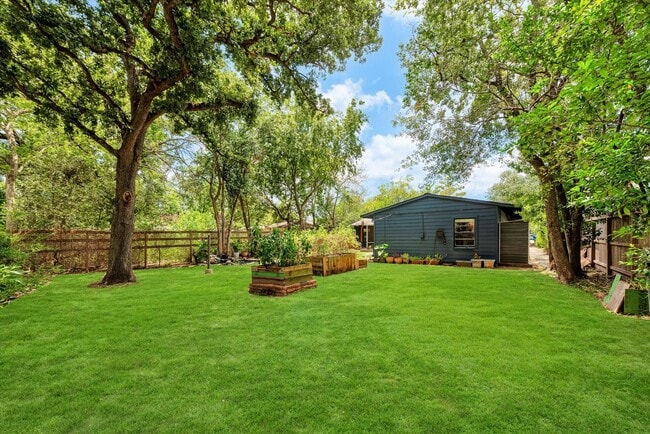 Building Photo - 3914 Ella Blvd