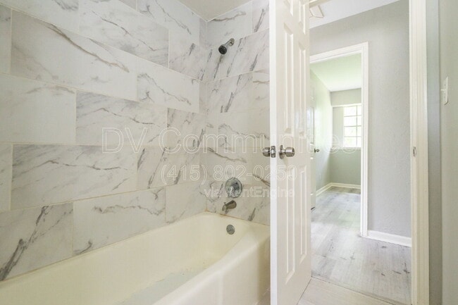 Building Photo - 9196 White Oak Dr