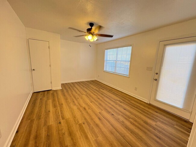 Building Photo - 2941 Shenandoah Dr