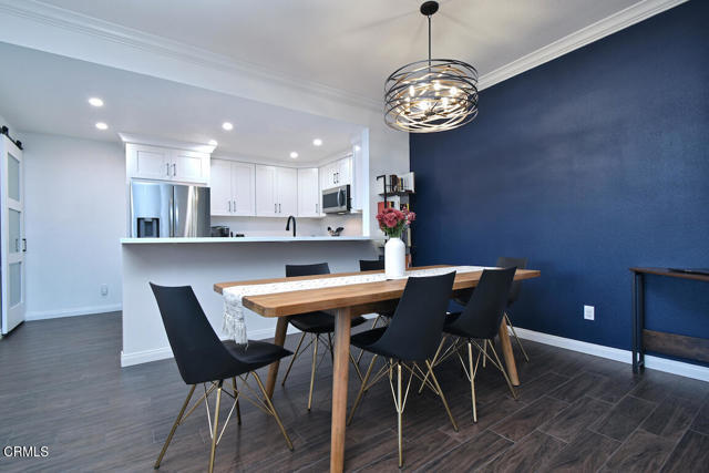 Building Photo - 5534 Encino Ave