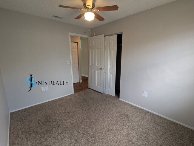 Building Photo - Great Location!  Charming, TRUE 3/2/1, 1283sq ft home with RENOVATED bathrooms & kitchen, fenced ...