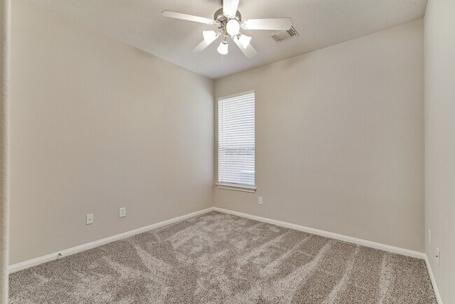 Building Photo - 126 S Regan Mead Cir