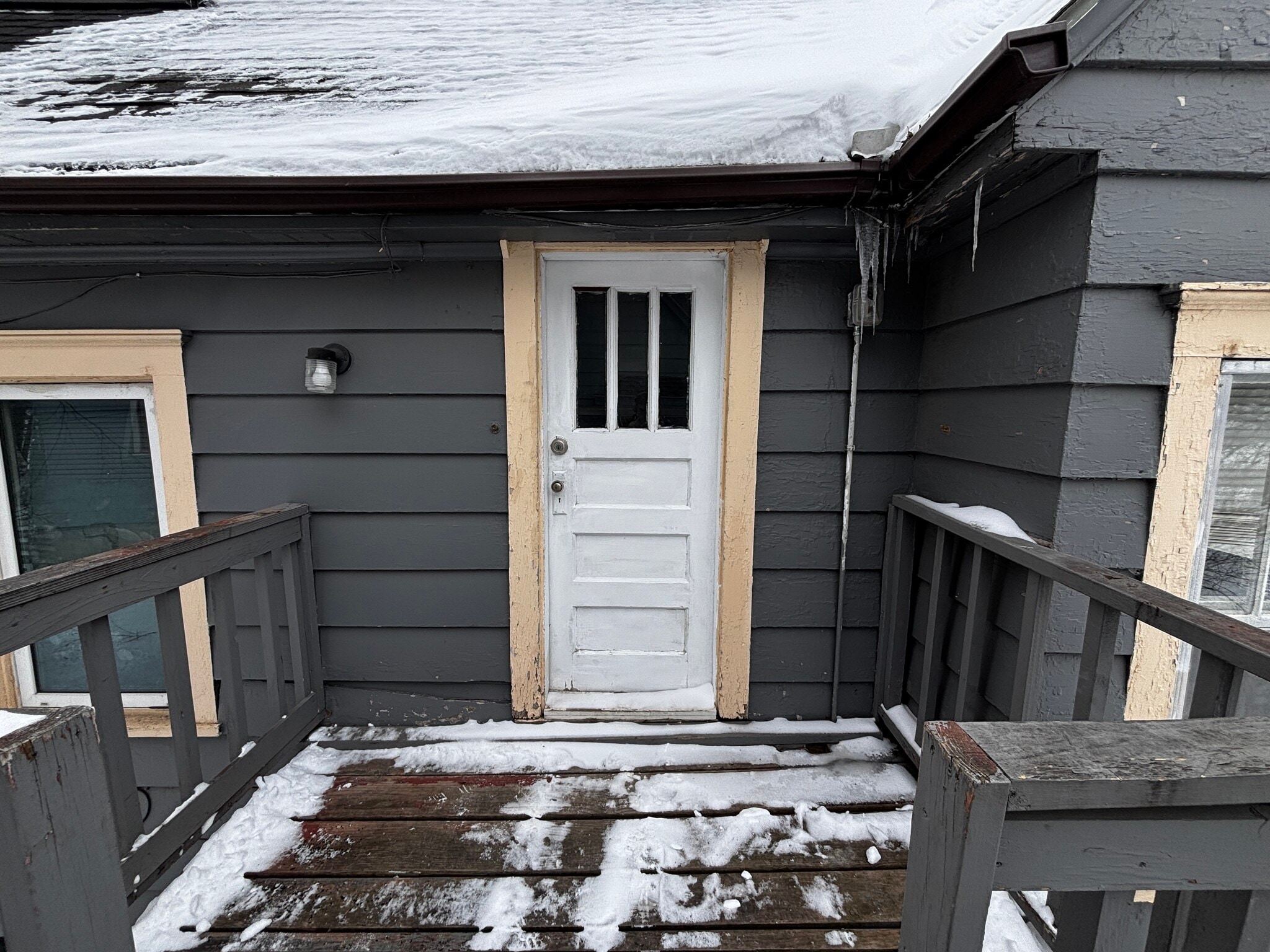 Building Photo - 523 S Mill St