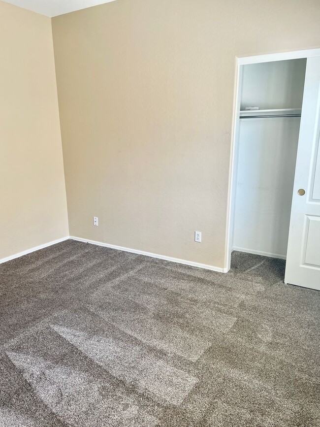 Building Photo - 3-6 Month Rental, Amazing Water Front Property With Private Pool!