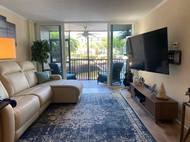 Building Photo - 3 Royal Palm Way