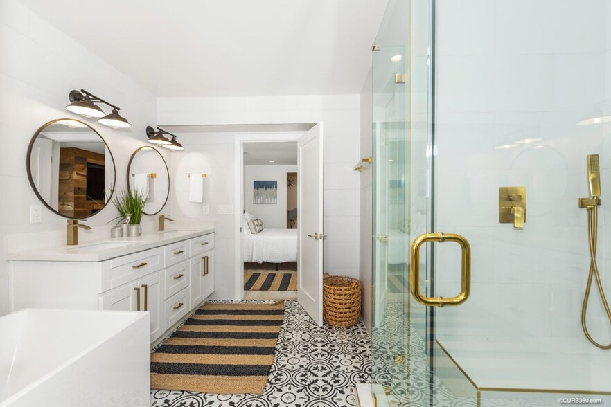 Building Photo - 2125 W California St