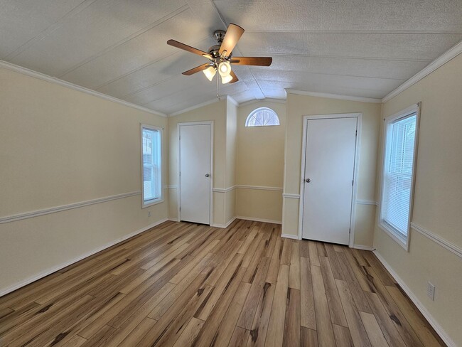 Building Photo - 158 Country Rd