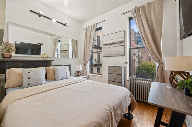 Building Photo - 690 9th Ave