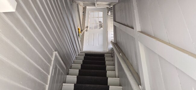 Building Photo - 208 Main St