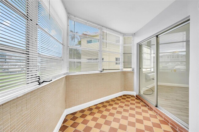 Building Photo - 1631 NE Miami Gardens Dr