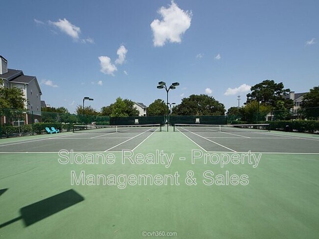 Building Photo - 45 Sycamore Ave