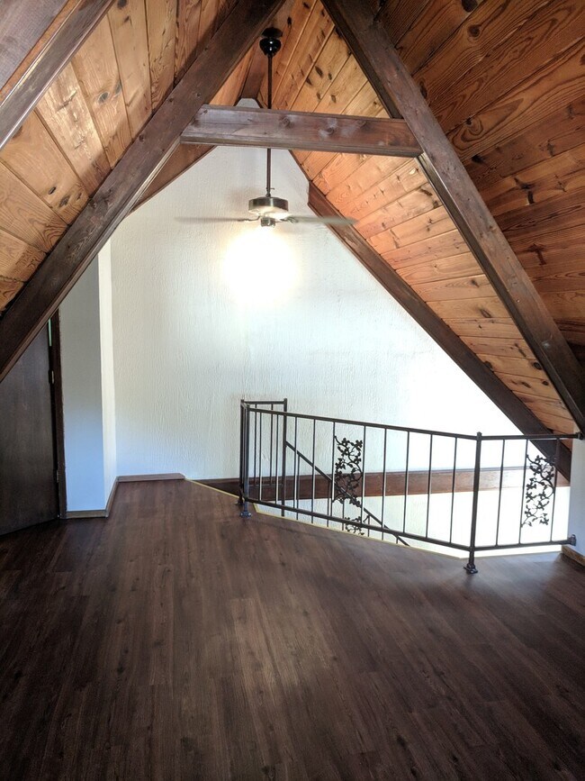 Building Photo - Newly Remodeled Affordable 2 Bedroom 1.5 B...