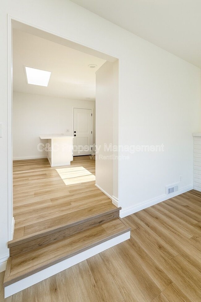 Building Photo - 296 Whitney Pl