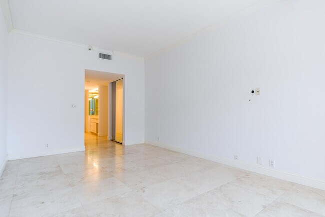 Building Photo - 251 Crandon Blvd