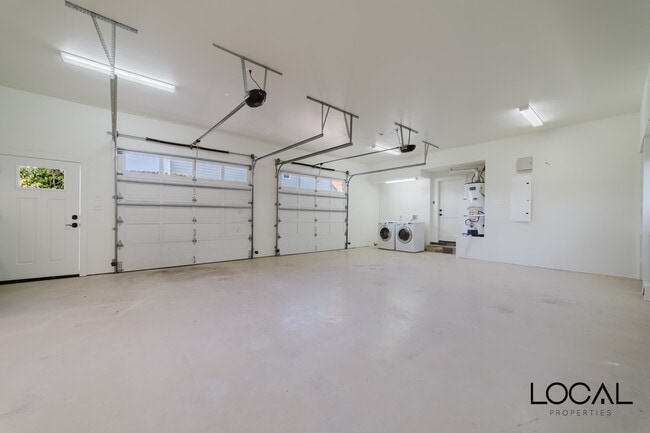 Building Photo - 801 N Rios Ave