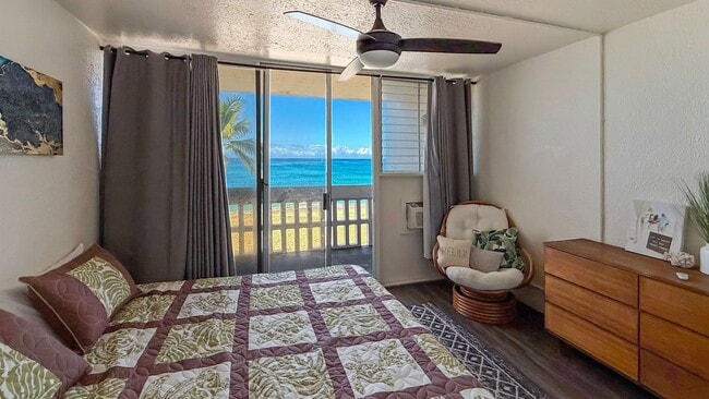 Building Photo - Ocean Front One Bedroom Condo Available at Makaha Beach Cabanas!