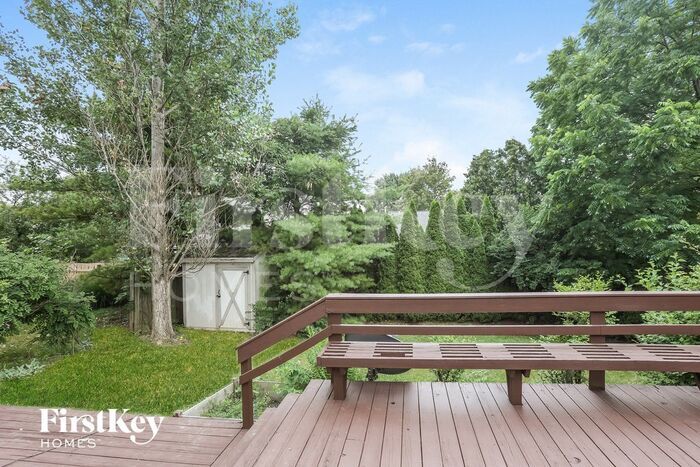 Building Photo - 3215 Heatherside Dr