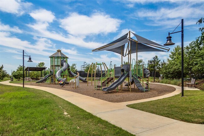 Building Photo - 2815 Torrey Pines Dr