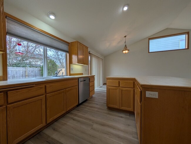 Building Photo - Beautiful 3-Bedroom, 2-Bath Home With fenced yard!