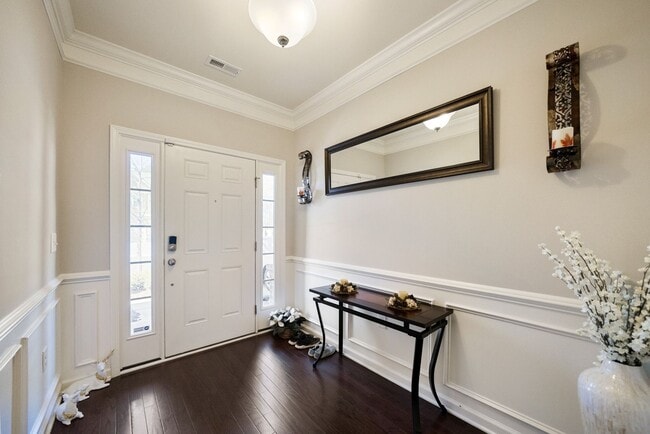 Building Photo - Stylish and Spacious 3bd/2.5ba Townhome w/ Garage in SE Durham!