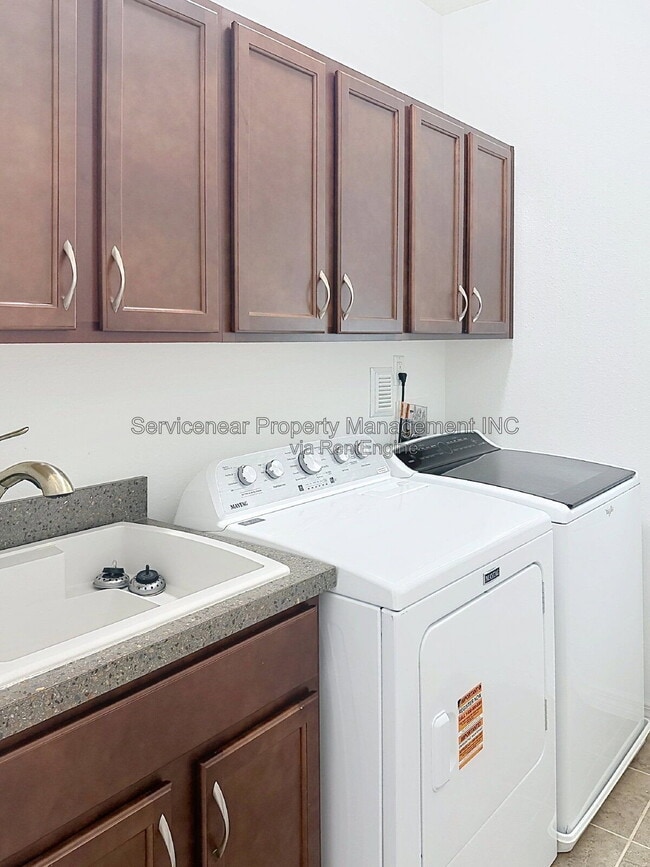 Building Photo - 9428 Woodcrane Dr