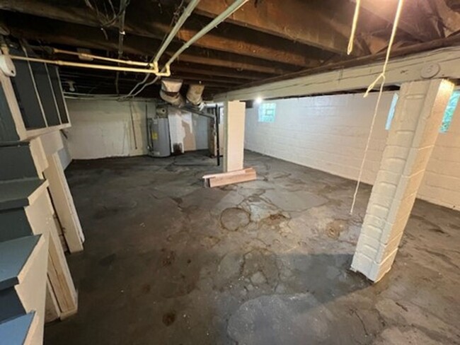 Building Photo - 353 Talbot Ave