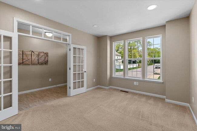 Building Photo - 920 St Martins Loop