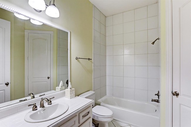 Building Photo - 100 S Creekside Ct