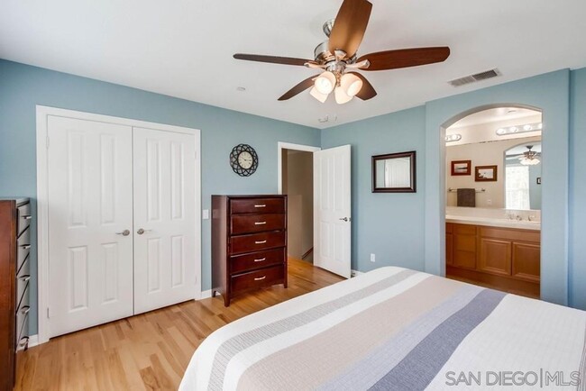 Building Photo - Beautiful 3 BD, 3.5 BA Detached Townhouse ...